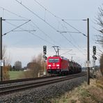 Traxx mit Kesselzug aus Richtung Osnabrück