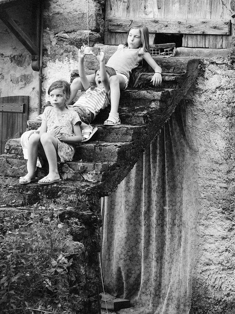 Tre piccole donne e un telefono