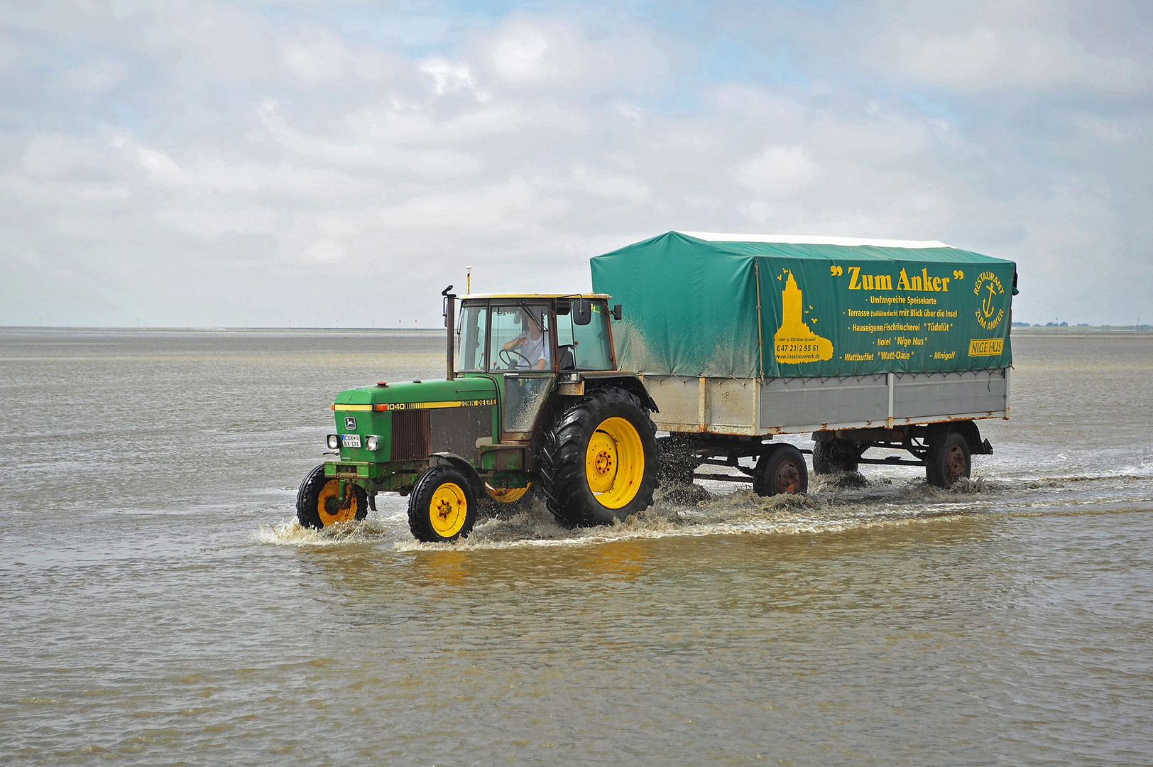 Trecker-Logistik zwischen Neuwerk (HH) und Cuxhaven-Duhnen (Nds.)