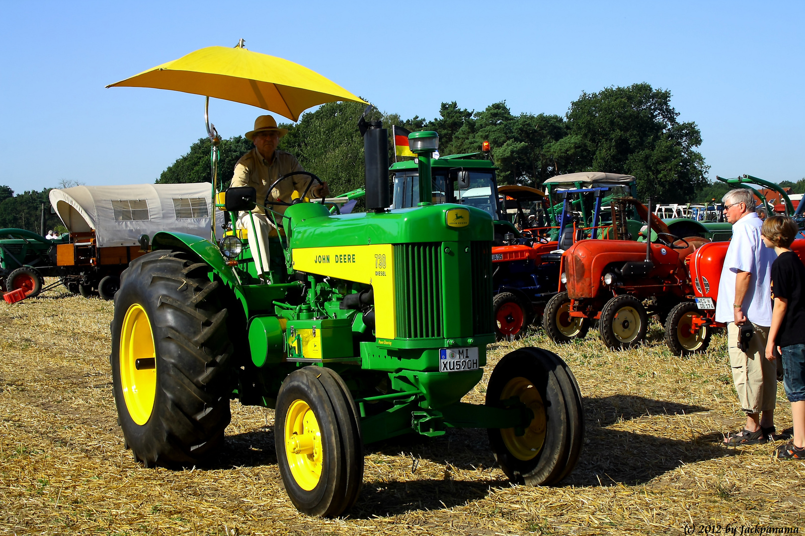 Trecker-Treffen auf dem Stoppelfeld in Hünxe