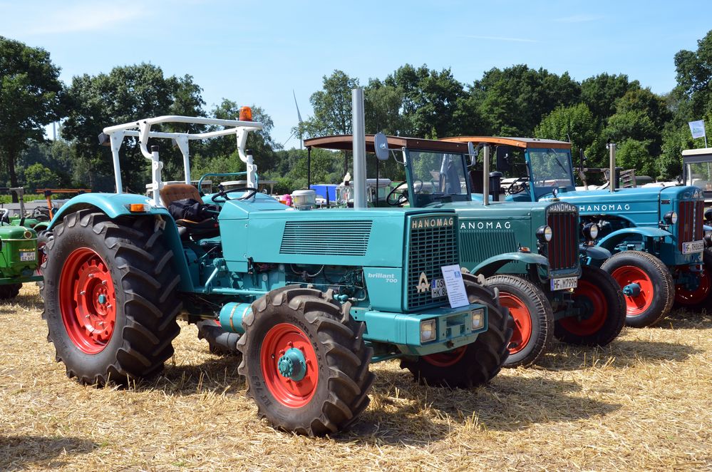 Treckerparade beim Alttraktorentreffen in Levern