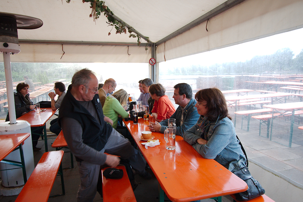 Treffen am Stadtpark bei "Regen" im Biergarten