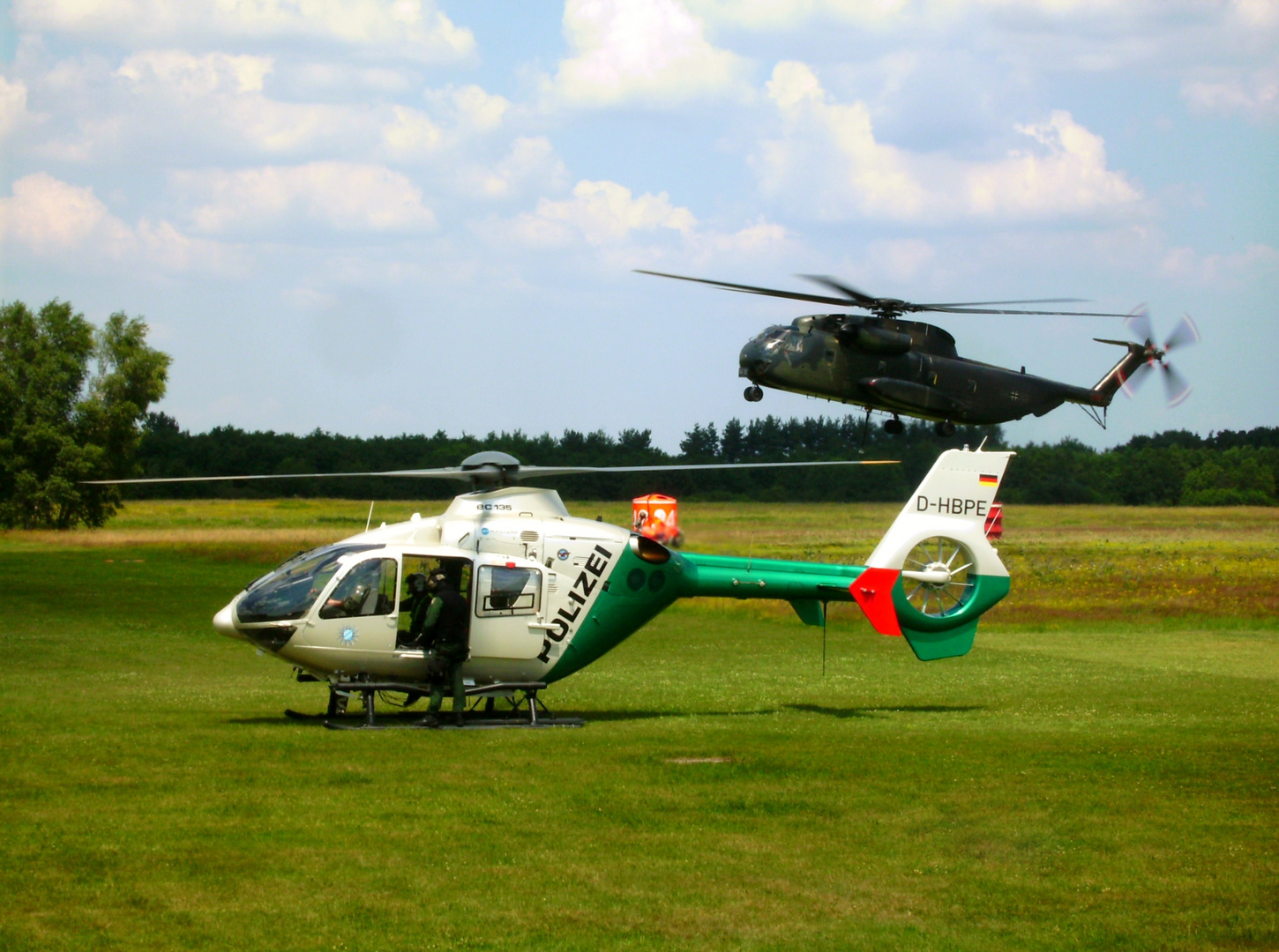 Treffen von groß und klein bei Ausbildung Roth, neu