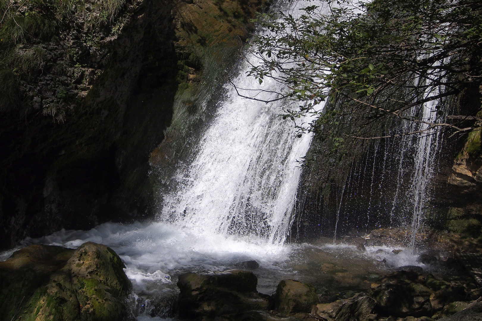 Trefflingwasserfall eingeforen anders