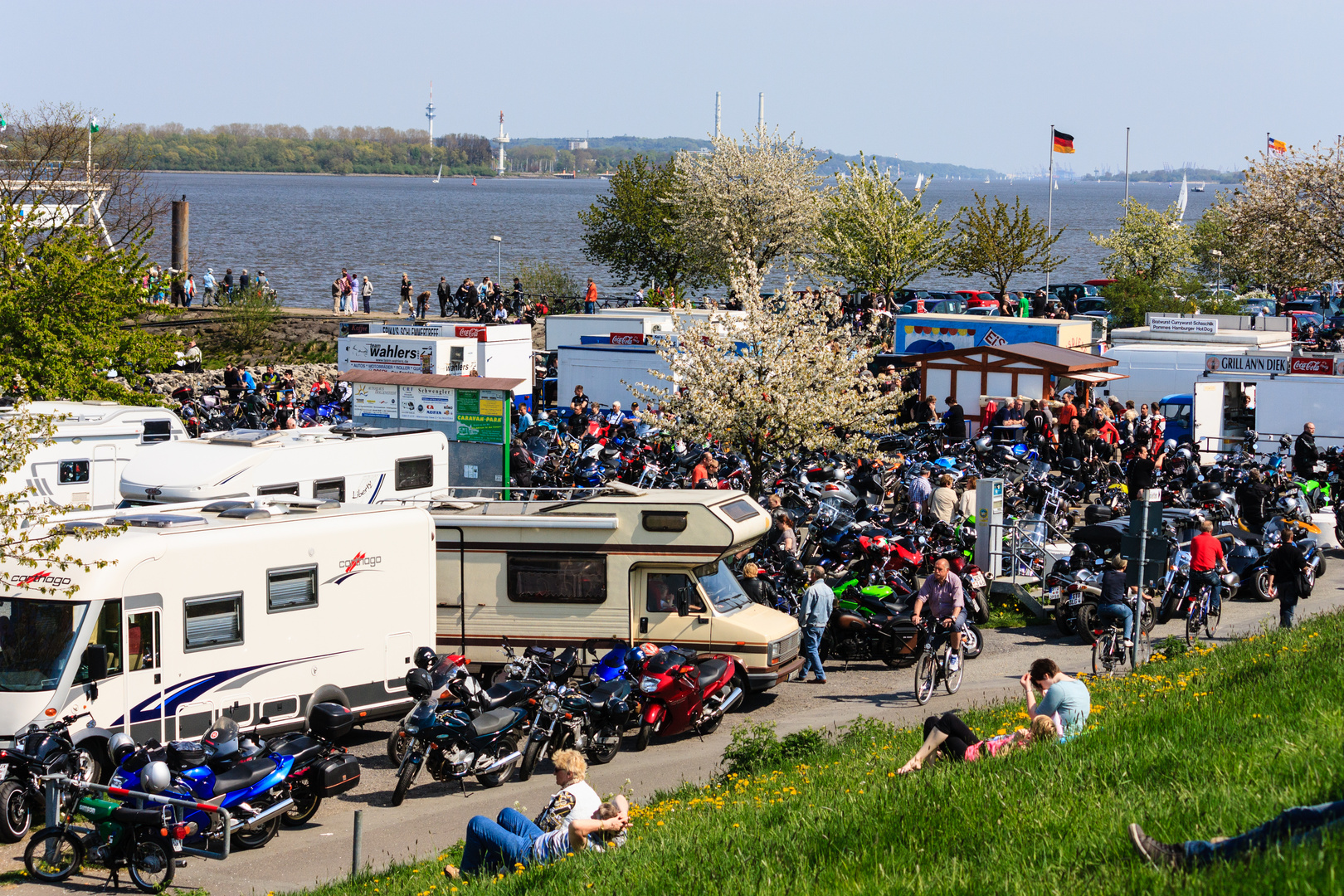 Treffpunkt an der Elbe