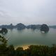 Treffpunkt vieler Dschunken in der Halong Bucht / Vietnam