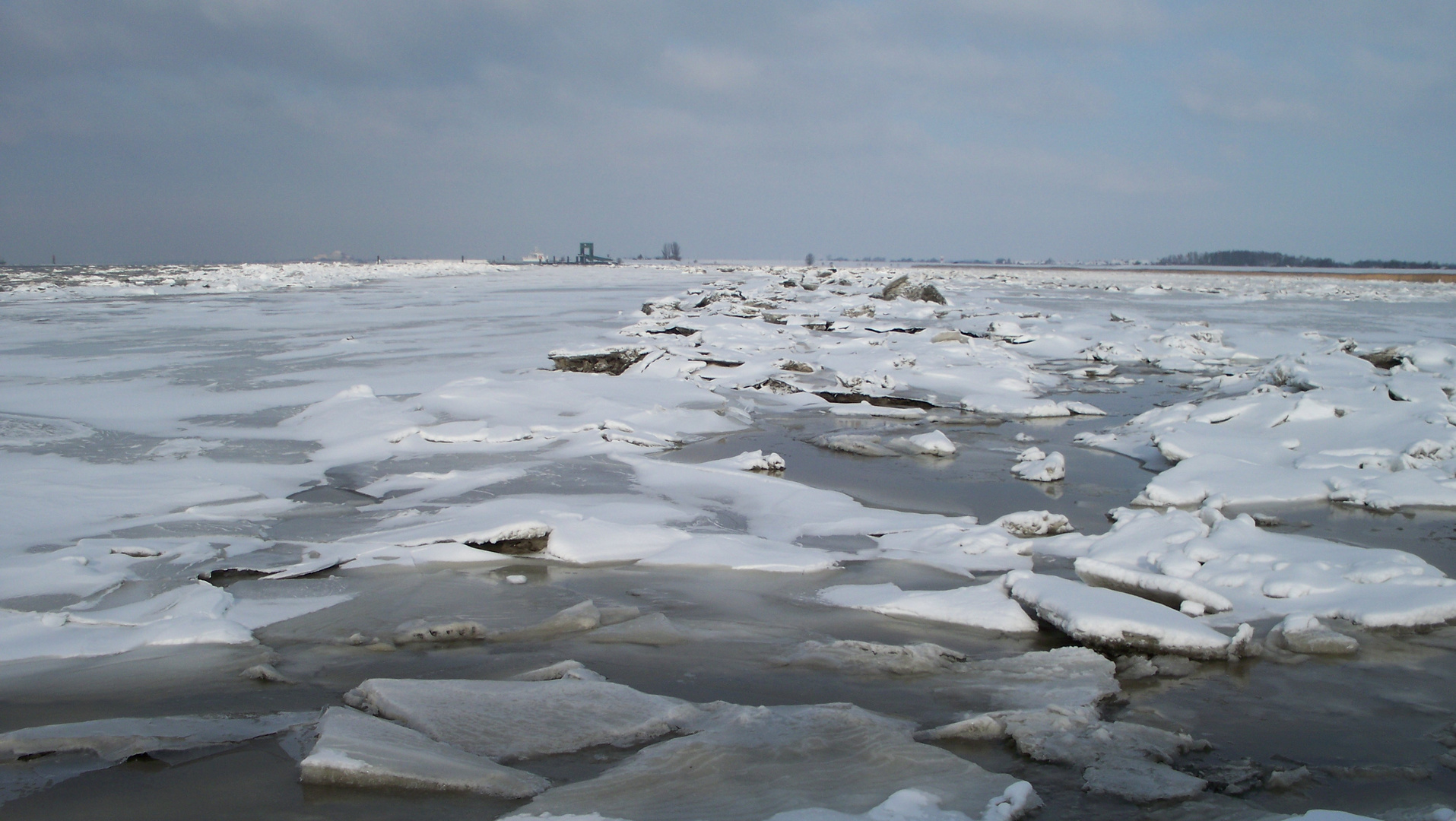 Treibeis auf der Elbe