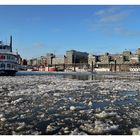 Treibeis im Hamburger Hafen