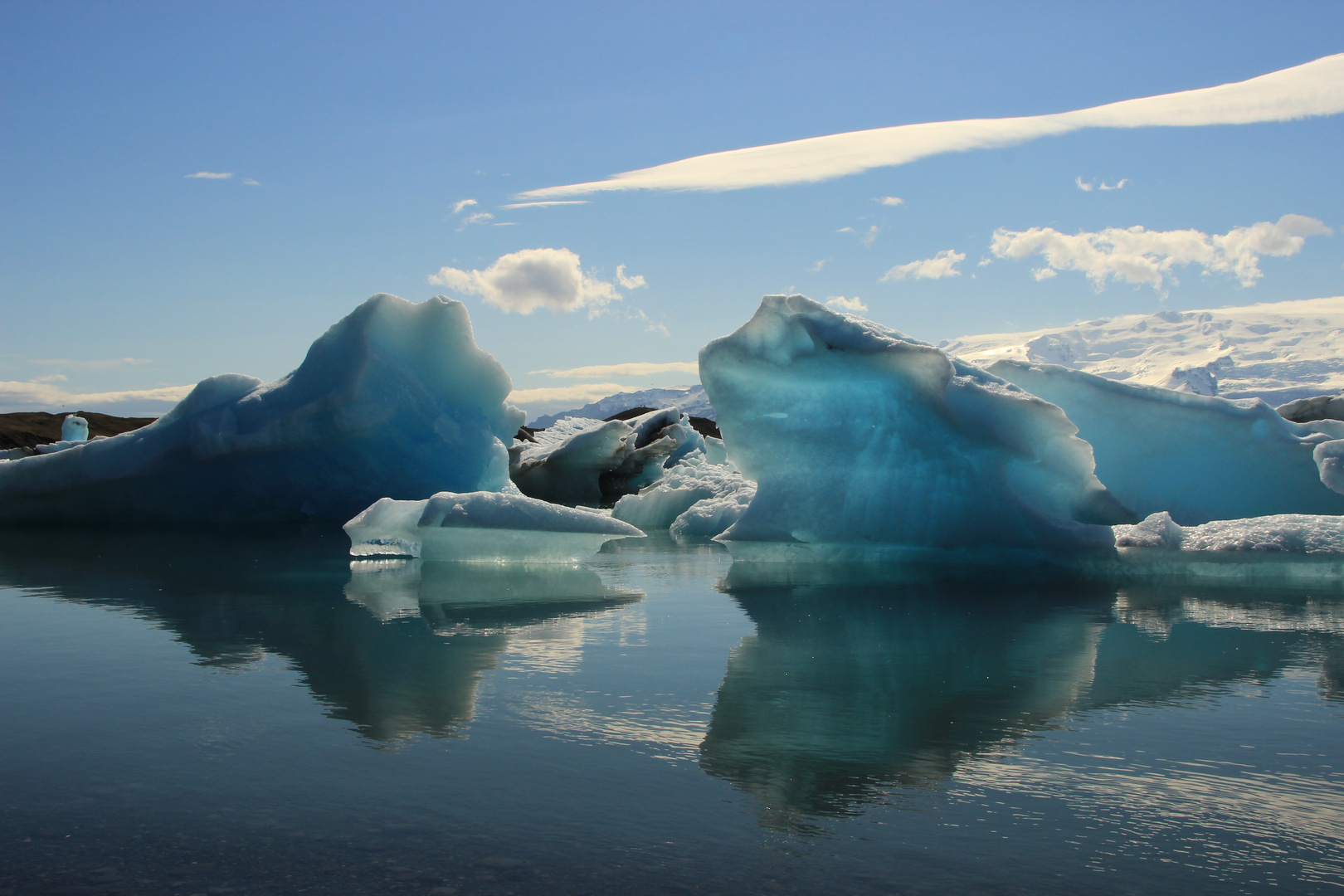 Treibende Eisberge auf dem Jökulsárlón