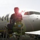 trepado en el avióncito de Iron maiden, con el craneo de fuera (cd. de México)