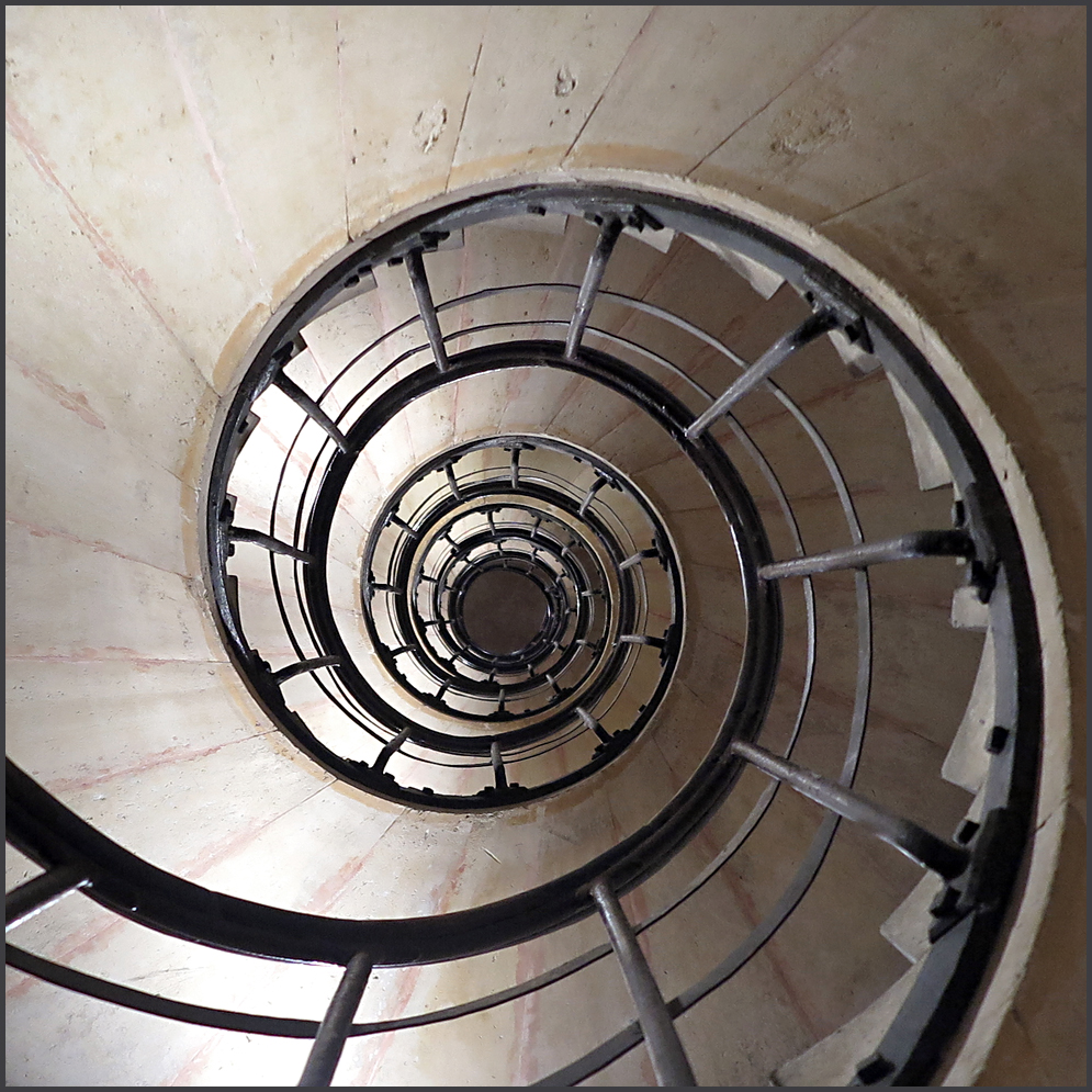 Treppe - Arc de Triomphe - Paris