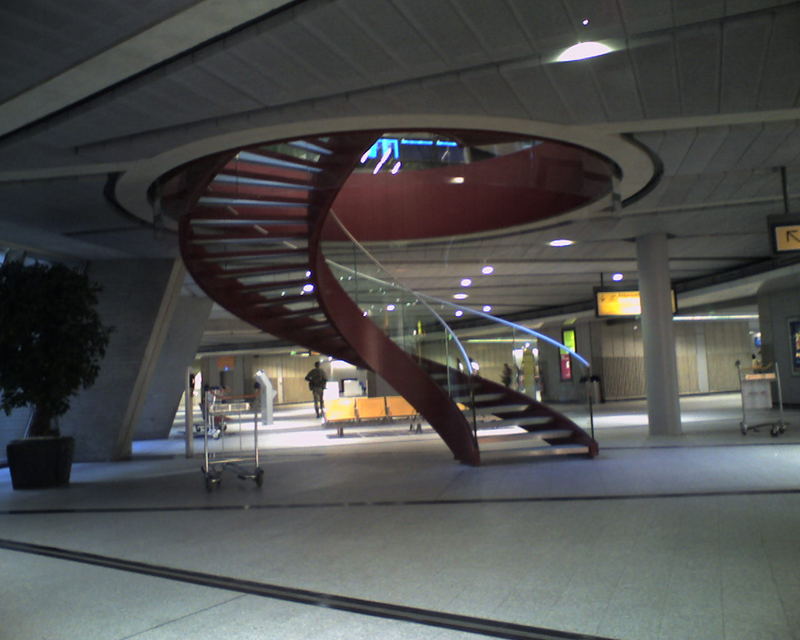 Treppe im Flughafen Paris