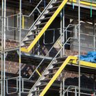 Treppe im Gerüst am Neubau