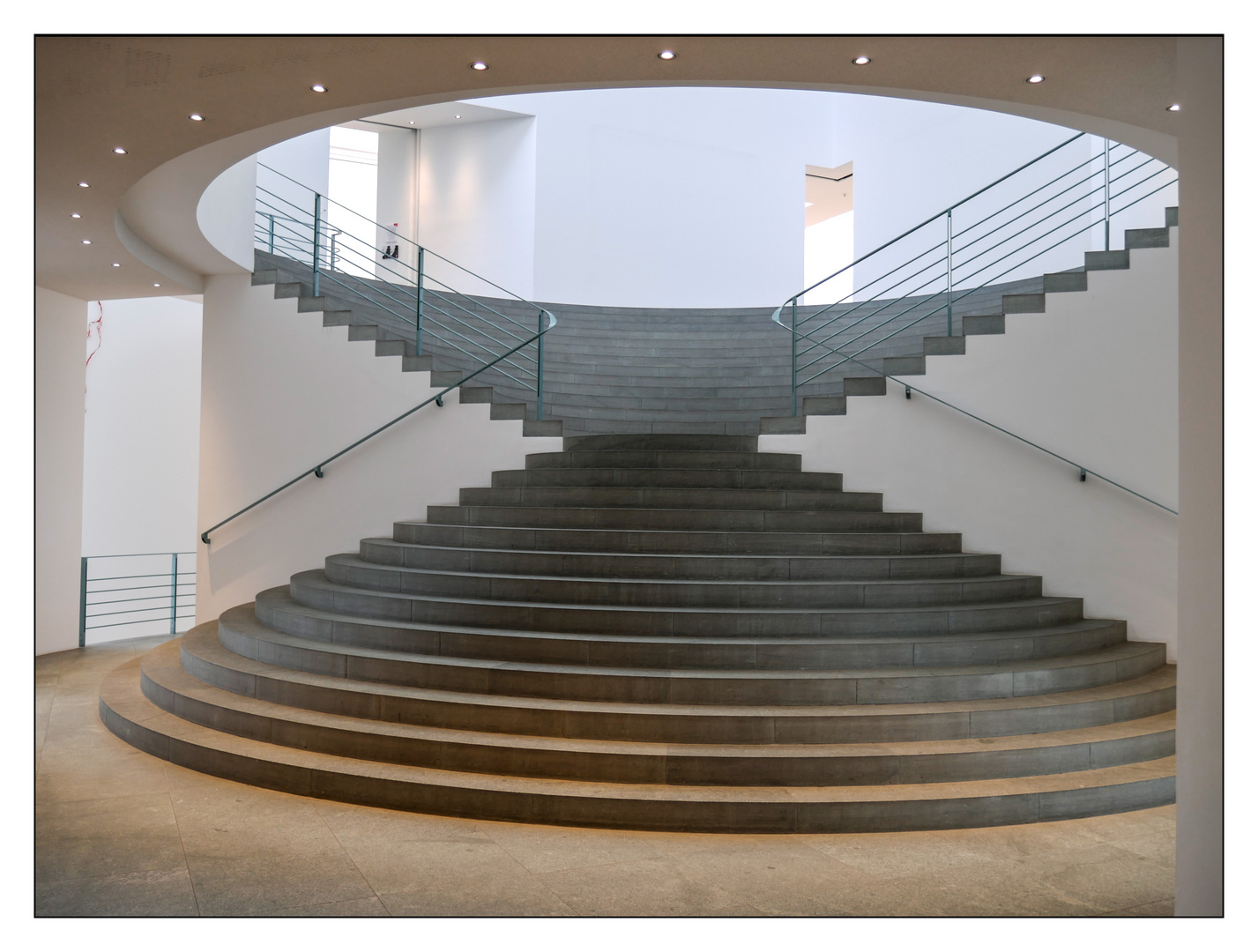 Treppe im Kunstmuseum Bonn