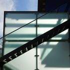 Treppe im Schatten oder Architektur in der Natur