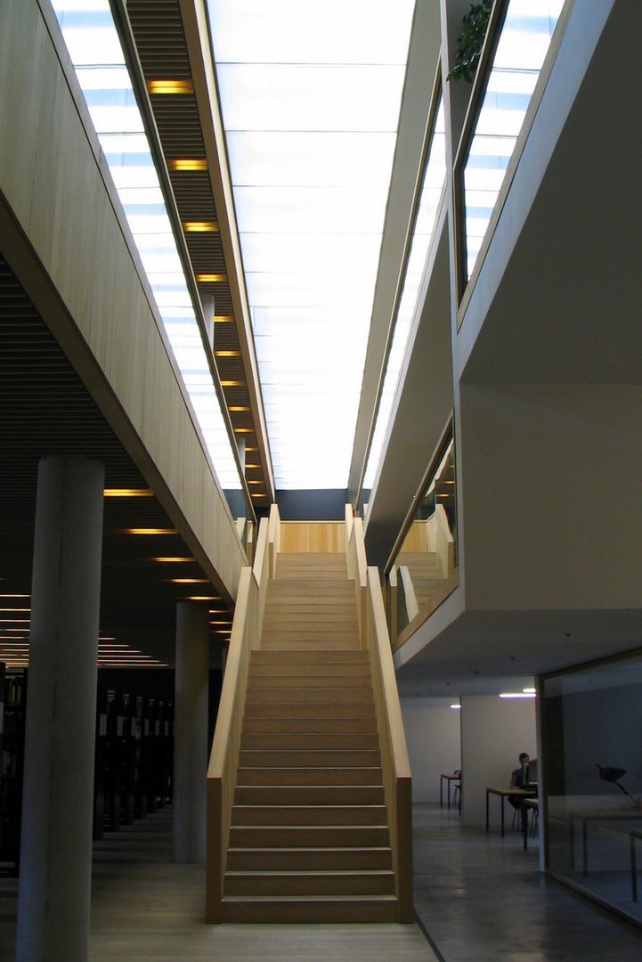 Treppe in der Uni-Bibliothek Weimar