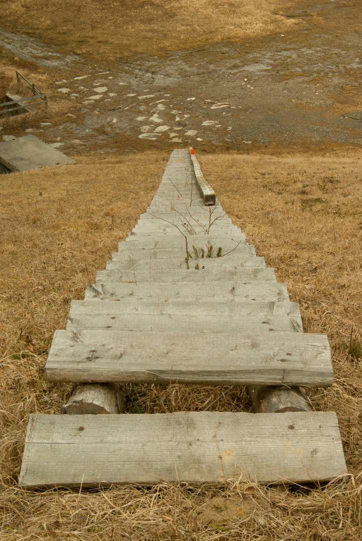 Treppe in Hochwasser Rückhaltebecken