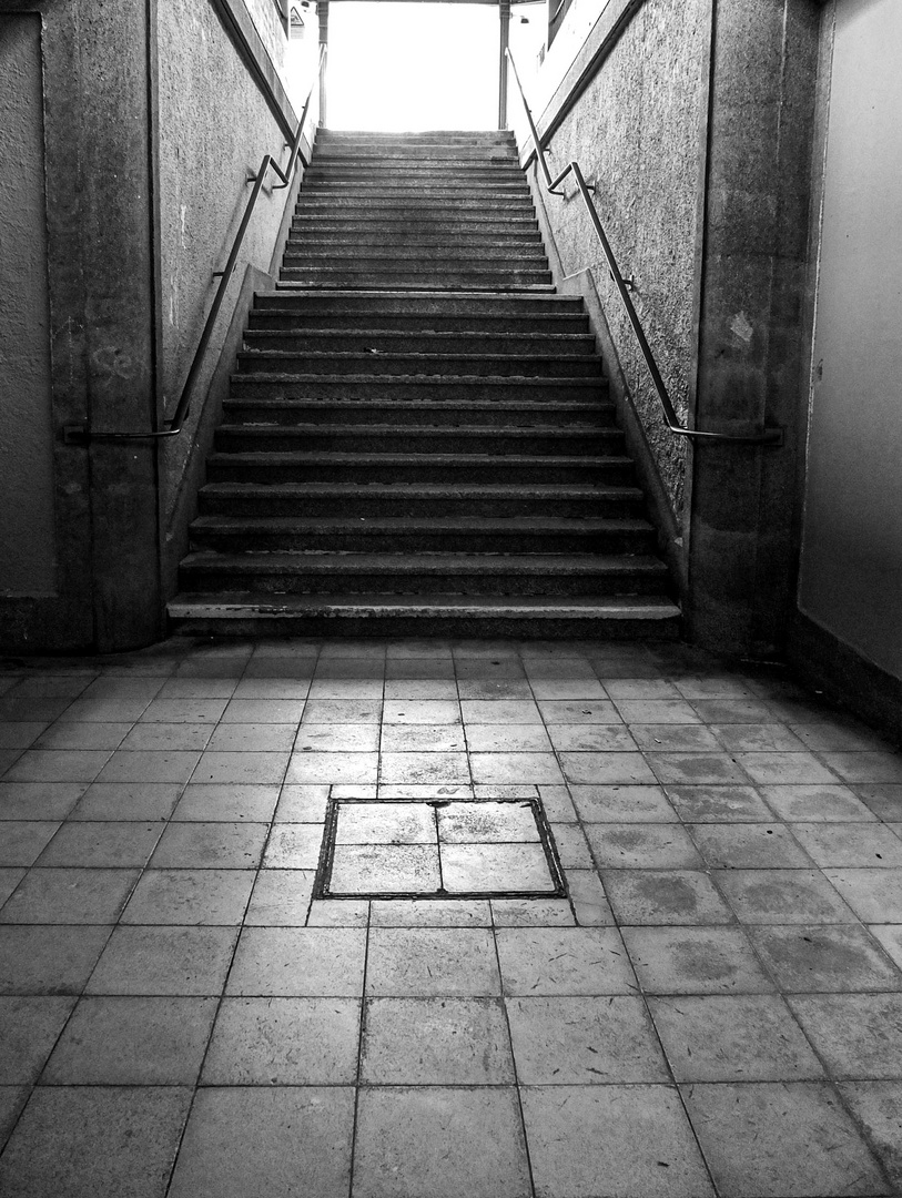 Treppe ins Licht Foto & Bild | digiart, schwarz-weiß, architektur