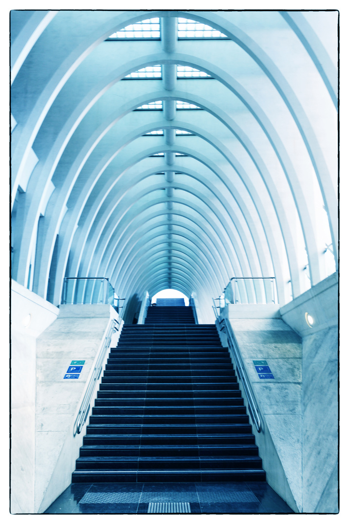 Treppe ins Licht Foto & Bild | architektur, bahnhof, details Bilder auf