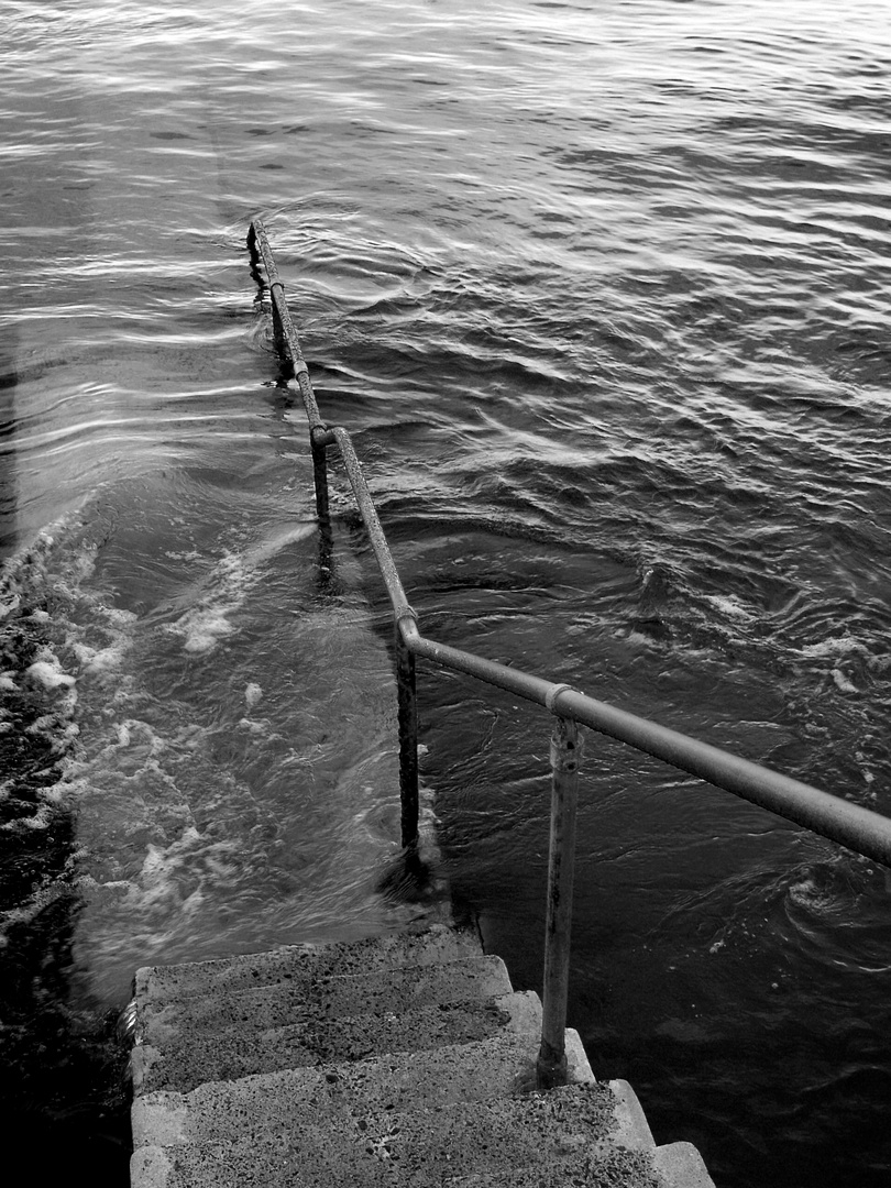 Treppe ins Wasser