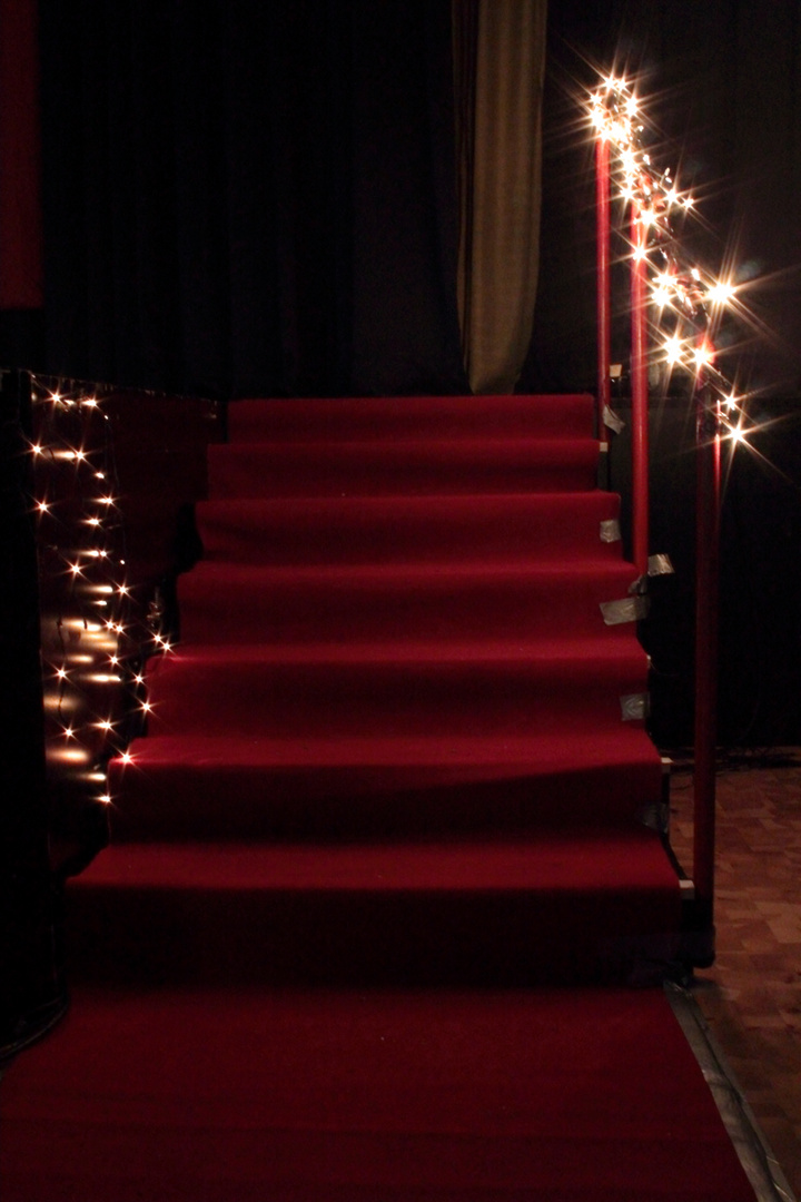 Treppe mit Lichterkette