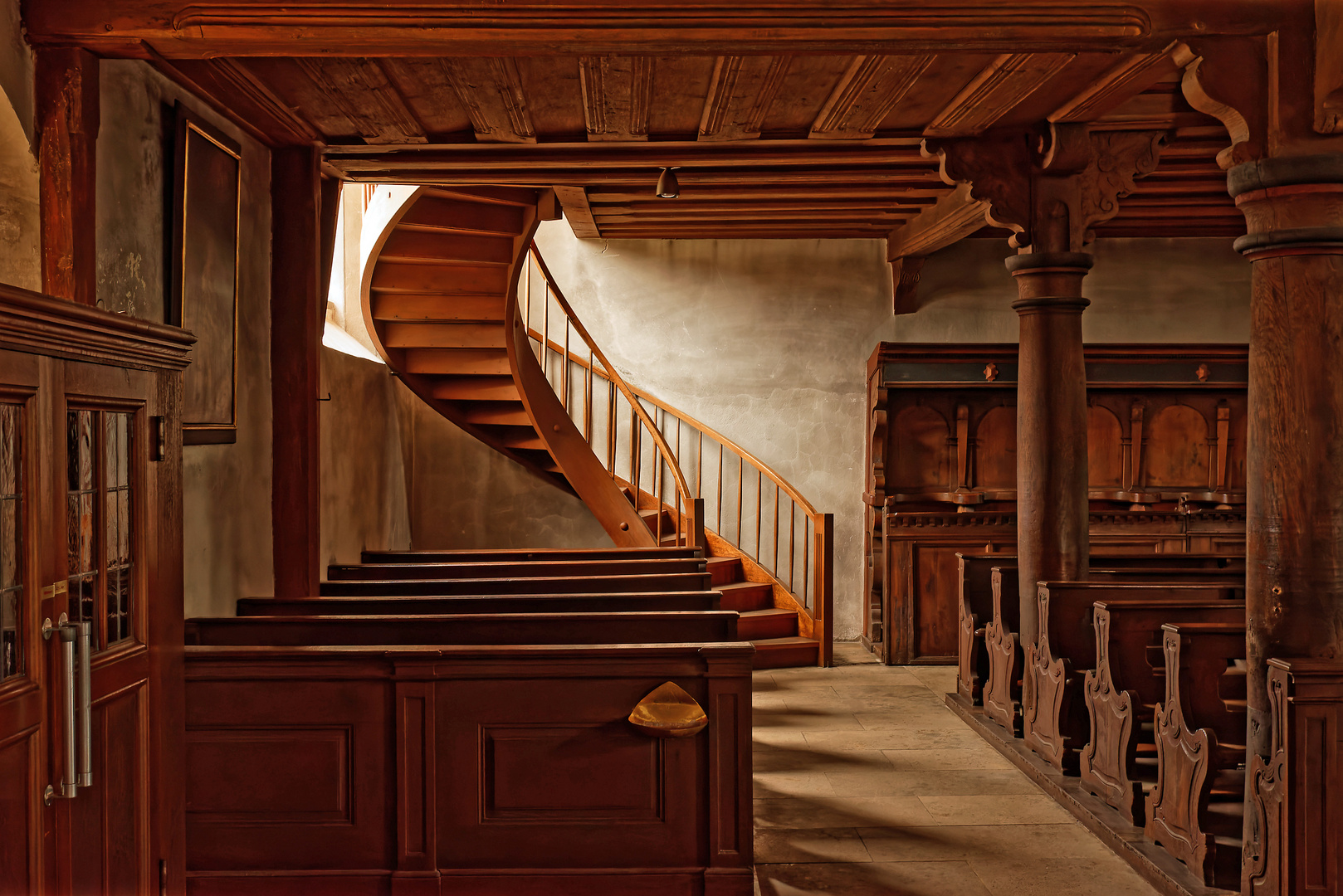 Treppe nach ganz oben, dem Licht entgegen