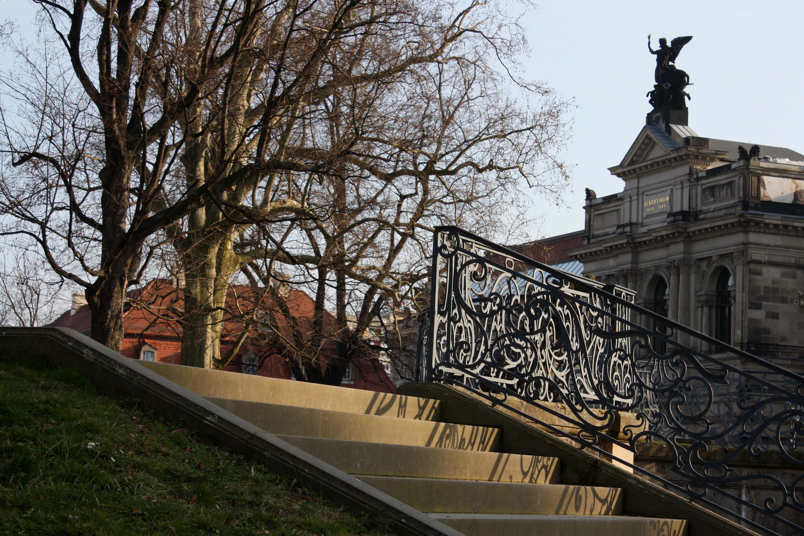 Treppe und Blick aufs Albertinum