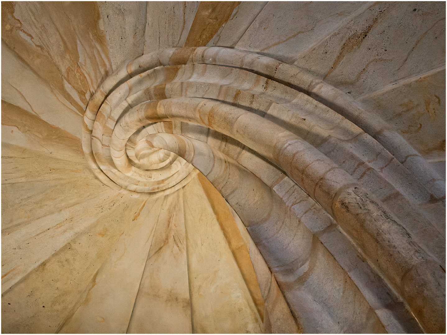 Treppe von unten gesehen...