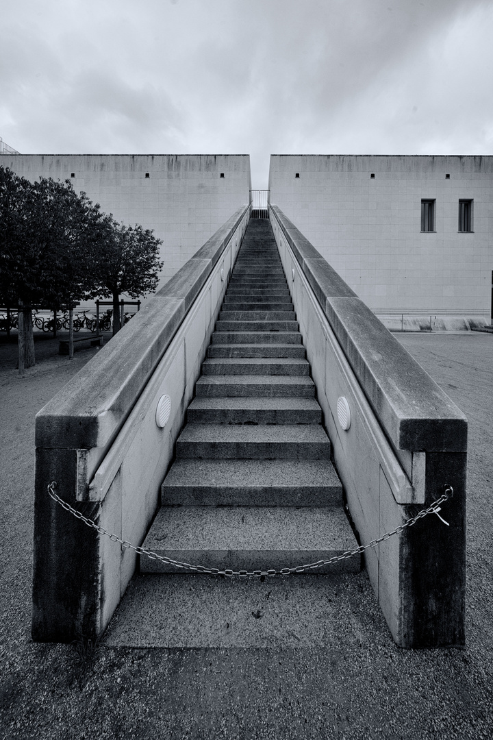 Treppe zum Dach der Bundeskunsthalle