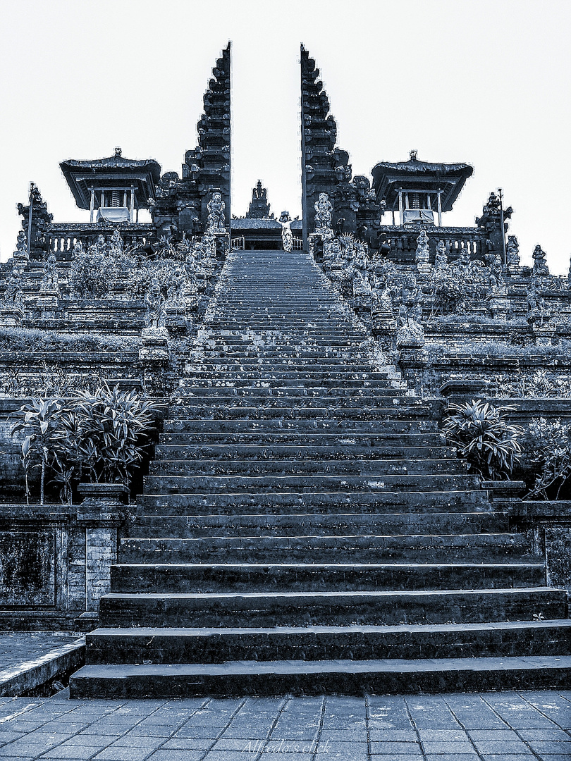 Treppe  zum Tempel