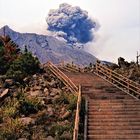 Treppe zum Vulkan