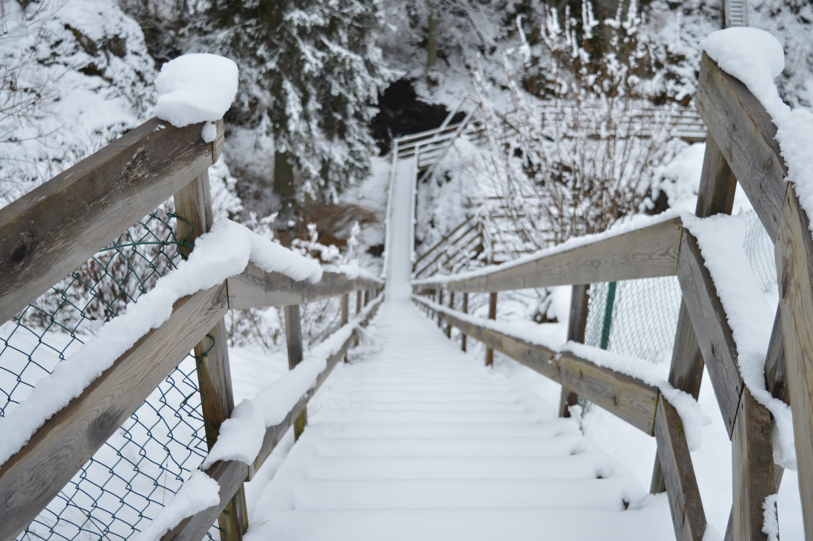 Treppe zum Wasserfall - Schweden