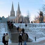 Treppe zur Domplatte im Schnee