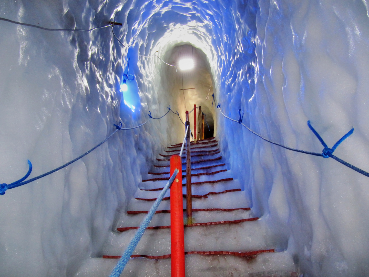 Treppe zur Gletscherspalte