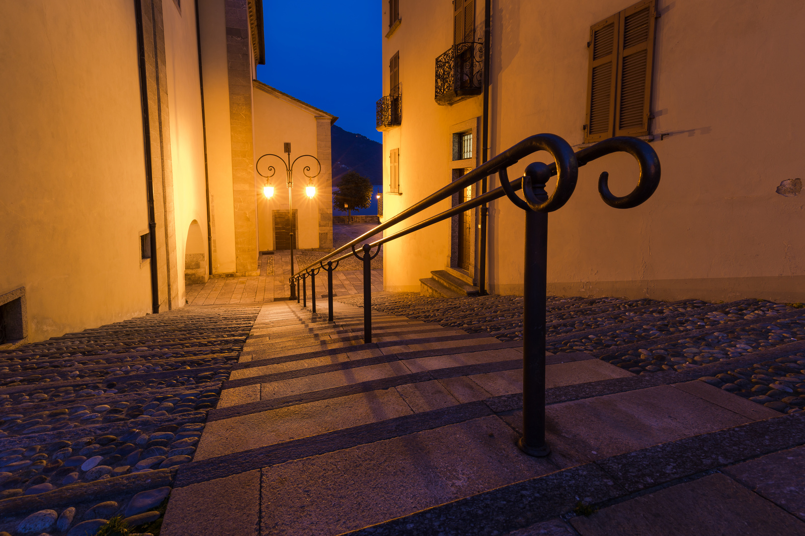 Treppe zur Piazza von Canobbio Italien