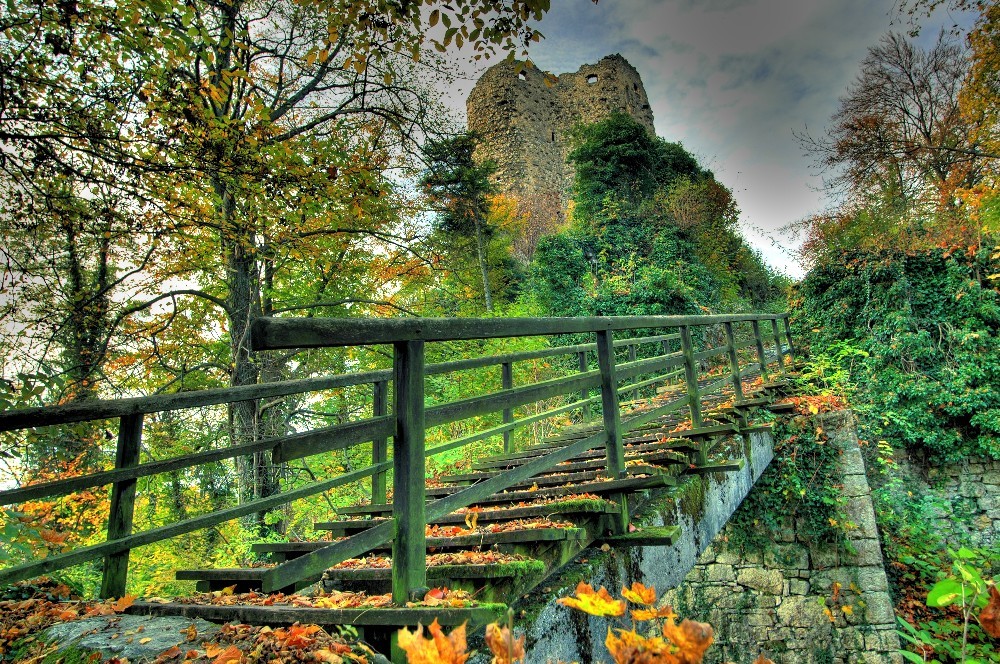 Treppe zur Ruine