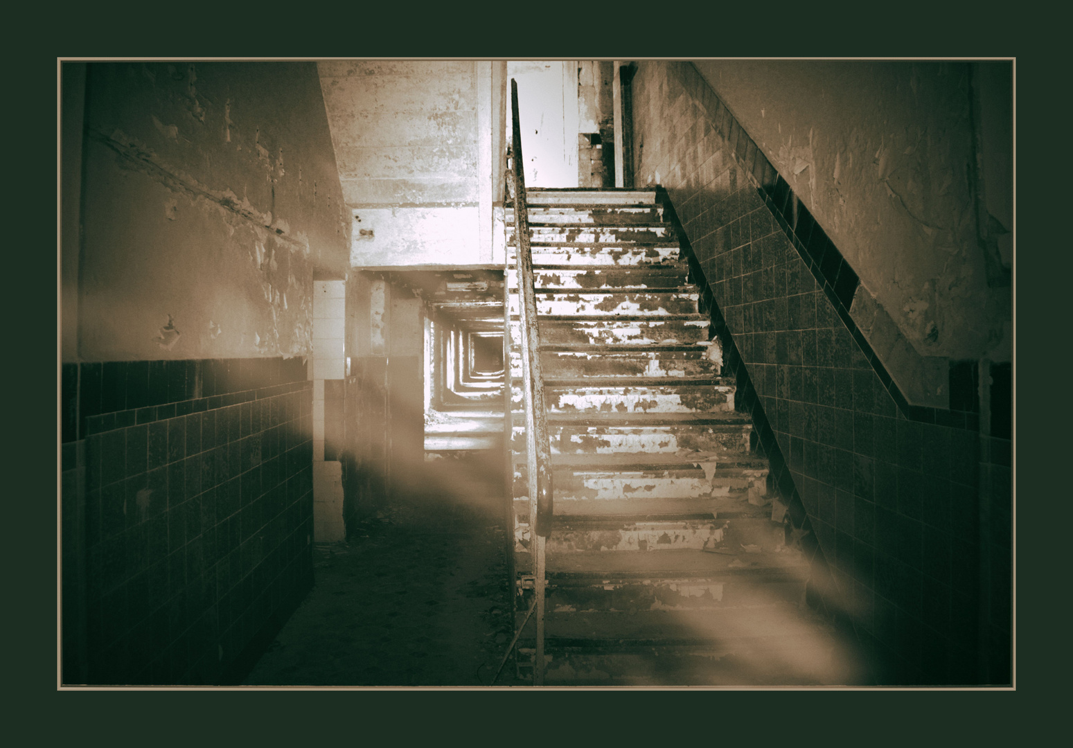 Treppen-Haus Foto & Bild | lost places, filtertechnik, digiart Bilder