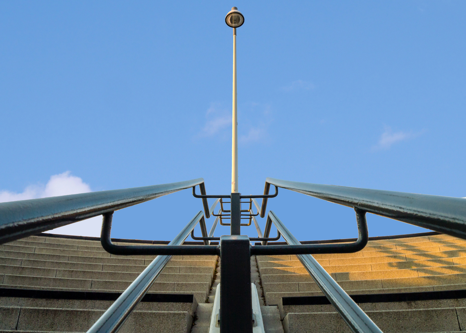 Treppenaufgang S-Bahnhof Mannheim-Arena