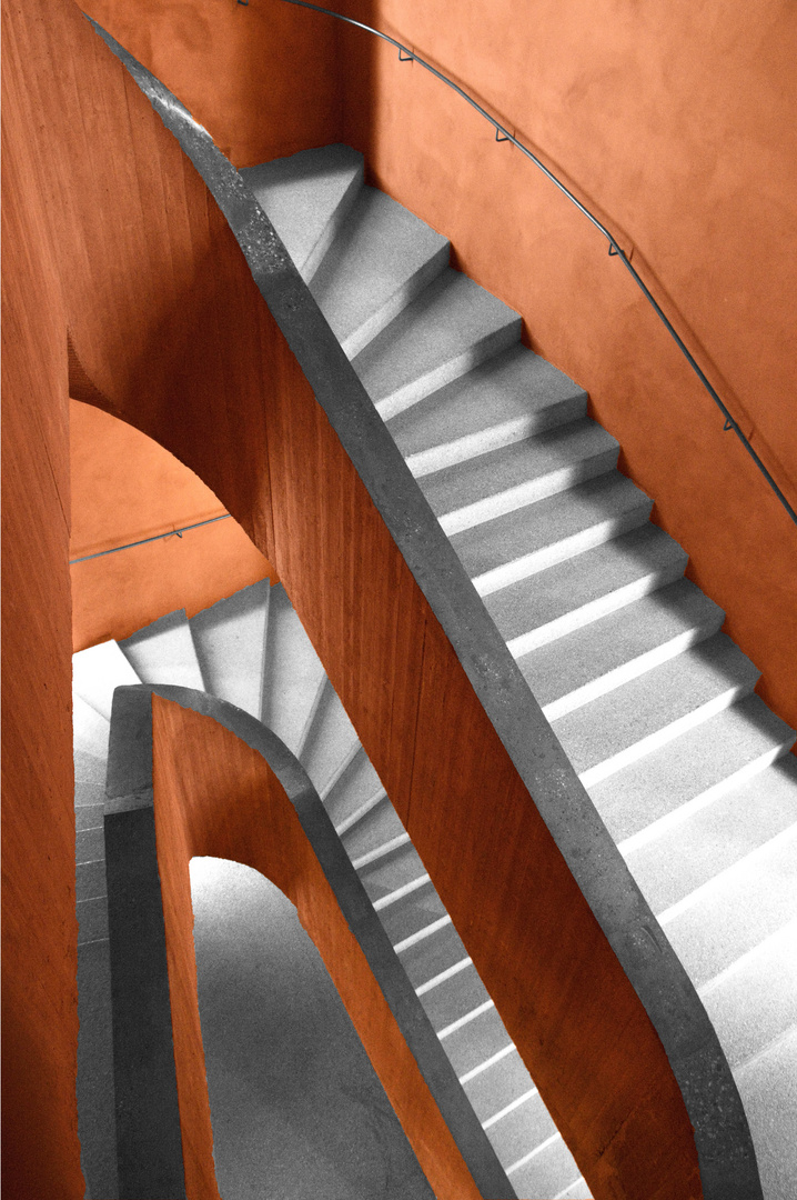 Treppenhaus Des Museums Kuppersmuhle In Duisburg Foto Bild Licht Schatten Weiss Bilder Auf Fotocommunity