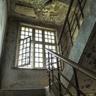Treppenhaus einer verlassenen Psychiatrie