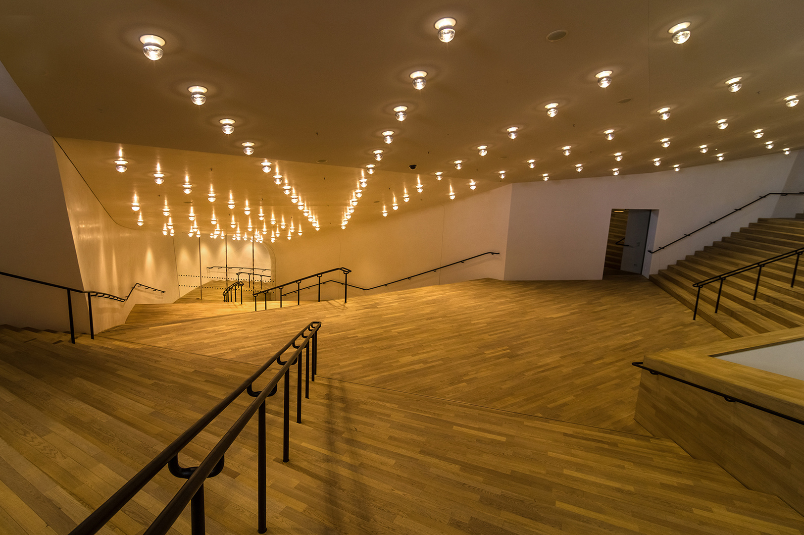 Treppenhaus Elbphilharmonie, Eiche hell