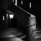 - Treppenhaus im Licht und Schatten -