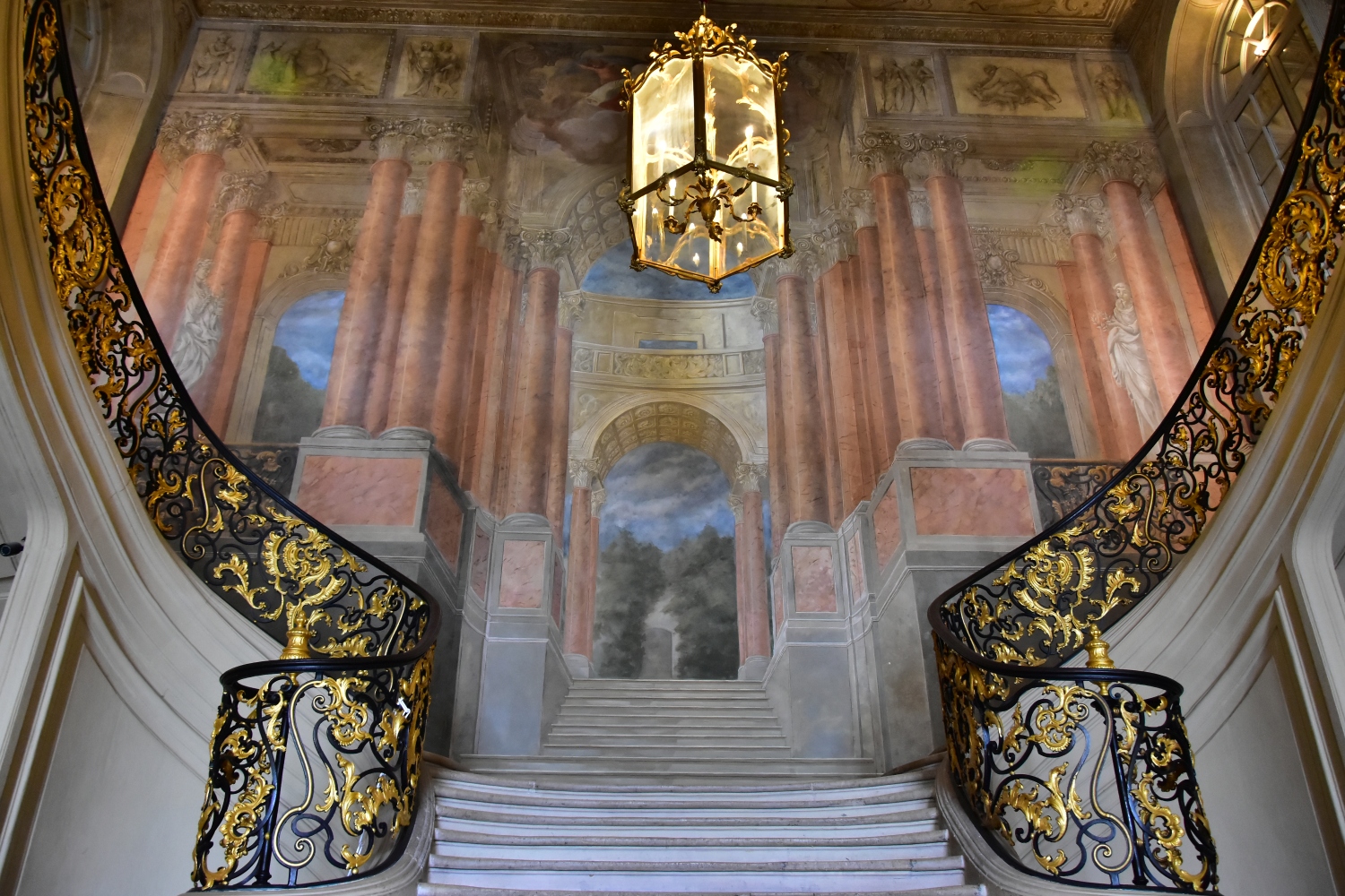 Treppenhaus im Rathaus von Nancy (F)