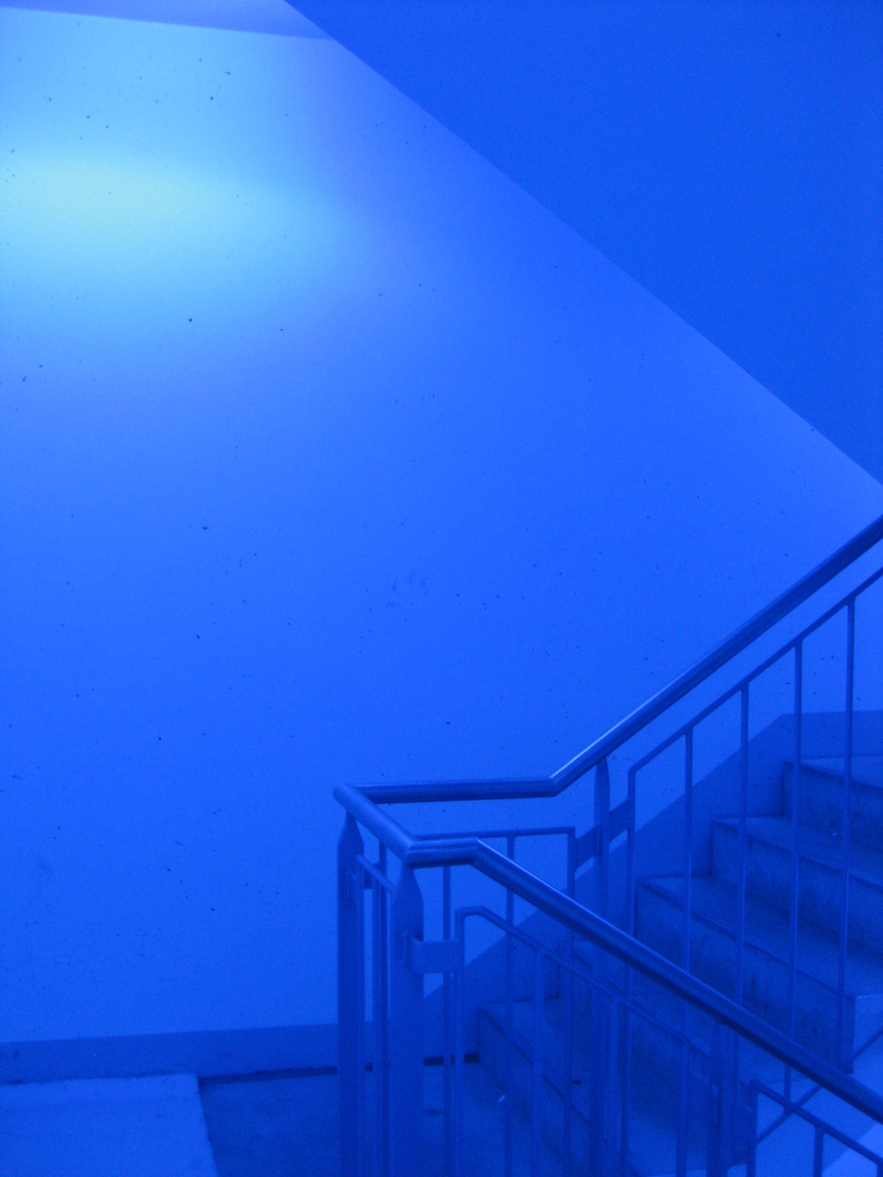 Treppenhaus in Blau