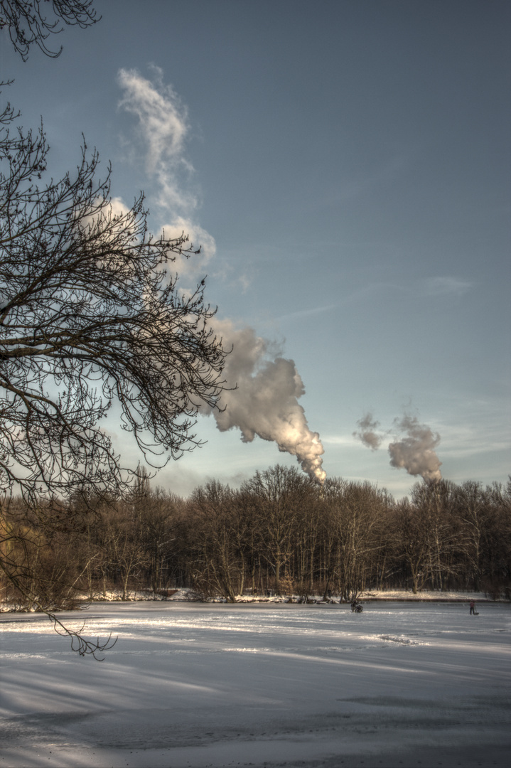 Treptower Karpfenteich mit Wolkenfabrik