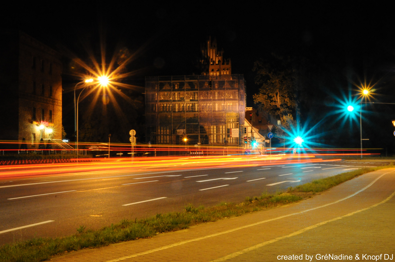 Treptower Tor bei Nacht