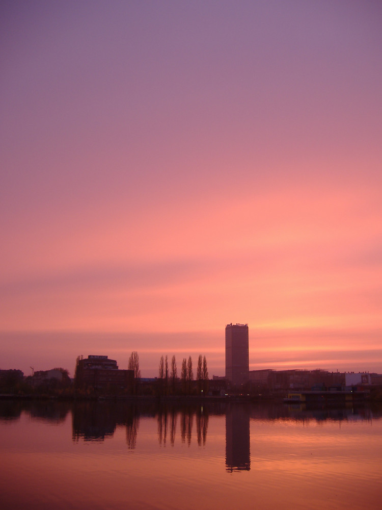 treptowtower gegen rot