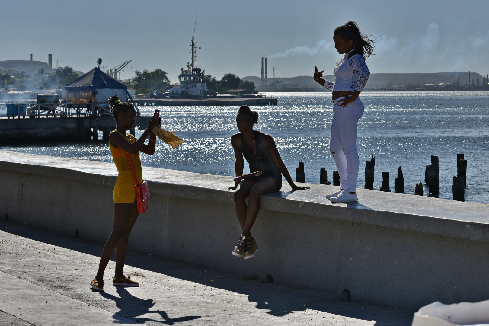 tres chicas en el parque Alameda