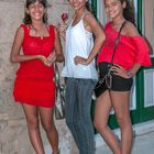 Tres chicas en la calle