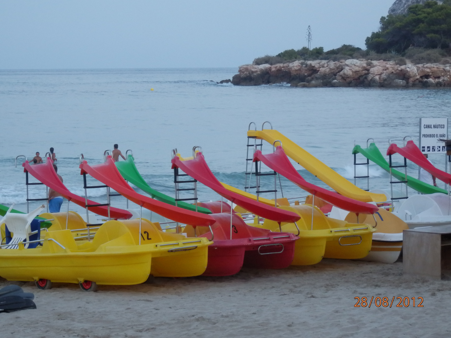 Tretboote Strand Calpe Abends